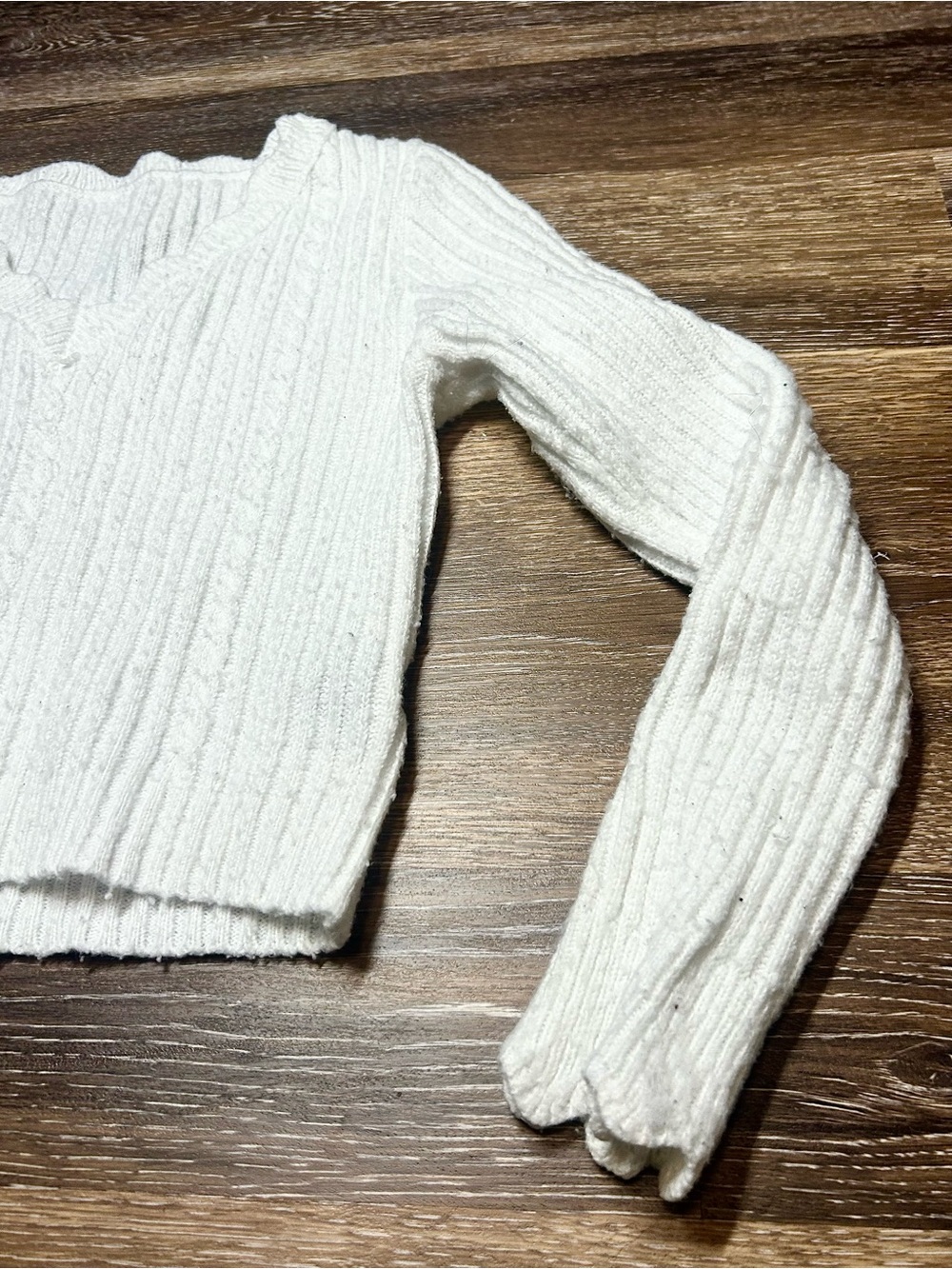 SHEIN White Cable Knit V-Neck Sweater Size Medium 🤍